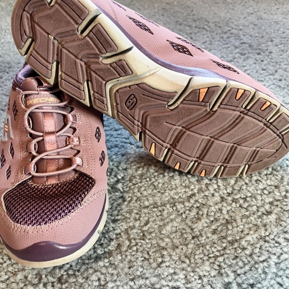 Ladies Skechers - Picture 3 of 4